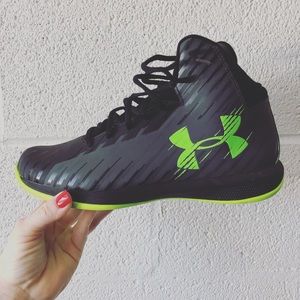 Under Armour Basketball high tops boys sz: 7Y